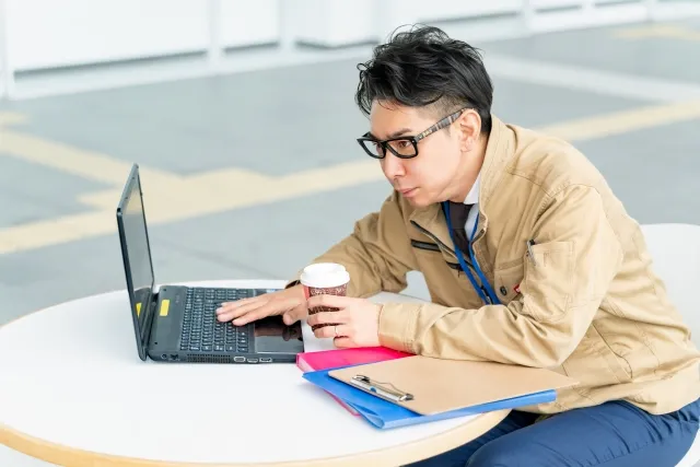 慢性化した肩こりの日常生活での原因